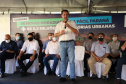 O governador Carlos Massa Ratinho Junior entregou nesta quinta-feira (02) as chaves de 56 novas moradias a famílias de Cambará, no Norte Pioneiro. O Residencial Santa Cecília recebeu R$ 5,3 milhões de investimento do Governo do Estado por meio do programa Casa Fácil Paraná, que oferece condições facilitadas de aquisição da casa própria à população. Foto: Ari Dias/AEN