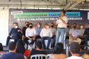 O governador Carlos Massa Ratinho Junior entregou nesta quinta-feira (02) as chaves de 56 novas moradias a famílias de Cambará, no Norte Pioneiro. O Residencial Santa Cecília recebeu R$ 5,3 milhões de investimento do Governo do Estado por meio do programa Casa Fácil Paraná, que oferece condições facilitadas de aquisição da casa própria à população. Foto: Ari Dias/AEN