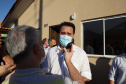 O governador Carlos Massa Ratinho Junior entregou nesta quinta-feira (02) as chaves de 56 novas moradias a famílias de Cambará, no Norte Pioneiro. O Residencial Santa Cecília recebeu R$ 5,3 milhões de investimento do Governo do Estado por meio do programa Casa Fácil Paraná, que oferece condições facilitadas de aquisição da casa própria à população. Foto: Ari Dias/AEN