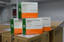 O Paraná recebeu mais 187.800 vacinas contra a Covid-19 da CoronaVac/Butantan neste sábado (4). As vacinas foram entregues no Centro de Medicamentos do Paraná (Cemepar) para conferência e armazenamento até que sejam descentralizados. A remessa faz parte da 47ª pauta de distribuição.  -  Curitiba, 04/09/2021  -  Foto: Américo Antonio/SESA