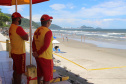 Nadar em segurança é somente próximo ao Posto de Guarda-Vidas do Corpo de Bombeiros  -  Curitiba, 04/09/2021  -  Foto: SESP-PR