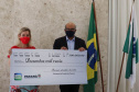 A Secretaria de Estado da Fazenda entregou nesta segunda-feira (13) os prêmios do último sorteio do Programa Nota Paraná. Na ocasião, compareceram as contribuintes de Curitiba ganhadoras dos prêmios máximos de R$ 1 milhão e R$ 200 mil reais e também representantes das entidades sociais que foram contempladas.  -  Curitiba, 13/09/2021  -  Foto: SEFA