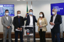 Mais 54,27 quilômetros de estradas rurais em 14 municípios do Paraná vão ganhar novos pavimentos com pedras poliédricas, melhorando a qualidade de vida e impulsionando o desenvolvimento das cidades. Os convênios para liberação de recursos às prefeituras foram assinados nesta terça-feira (14) pelo governador Carlos Massa Ratinho Junior em evento no Palácio Iguaçu.   -  Curitiba, 14/09/2021  -  Foto: Jonathan Campos/AEN