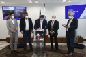 Mais 54,27 quilômetros de estradas rurais em 14 municípios do Paraná vão ganhar novos pavimentos com pedras poliédricas, melhorando a qualidade de vida e impulsionando o desenvolvimento das cidades. Os convênios para liberação de recursos às prefeituras foram assinados nesta terça-feira (14) pelo governador Carlos Massa Ratinho Junior em evento no Palácio Iguaçu.   -  Curitiba, 14/09/2021  -  Foto: Jonathan Campos/AEN