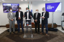 Mais 54,27 quilômetros de estradas rurais em 14 municípios do Paraná vão ganhar novos pavimentos com pedras poliédricas, melhorando a qualidade de vida e impulsionando o desenvolvimento das cidades. Os convênios para liberação de recursos às prefeituras foram assinados nesta terça-feira (14) pelo governador Carlos Massa Ratinho Junior em evento no Palácio Iguaçu.   -  Curitiba, 14/09/2021  -  Foto: Jonathan Campos/AEN