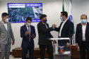 Mais 54,27 quilômetros de estradas rurais em 14 municípios do Paraná vão ganhar novos pavimentos com pedras poliédricas, melhorando a qualidade de vida e impulsionando o desenvolvimento das cidades. Os convênios para liberação de recursos às prefeituras foram assinados nesta terça-feira (14) pelo governador Carlos Massa Ratinho Junior em evento no Palácio Iguaçu.   -  Curitiba, 14/09/2021  -  Foto: Jonathan Campos/AEN