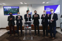 Mais 54,27 quilômetros de estradas rurais em 14 municípios do Paraná vão ganhar novos pavimentos com pedras poliédricas, melhorando a qualidade de vida e impulsionando o desenvolvimento das cidades. Os convênios para liberação de recursos às prefeituras foram assinados nesta terça-feira (14) pelo governador Carlos Massa Ratinho Junior em evento no Palácio Iguaçu.   -  Curitiba, 14/09/2021  -  Foto: Jonathan Campos/AEN