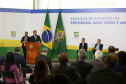 O governo federal anunciou nesta quarta-feira (15) mudanças nas diretrizes do programa Casa Verde e Amarela que deverão facilitar a aquisição de casa própria pela população de todo o País e em especial do Paraná, que possui a maior parceria vigente em habitação com a União. O evento em que foram apresentados os detalhes foi realizado em Brasília e teve a participação do vice-governador Darci Piana e do diretor-presidente da Cohapar, Jorge Lange. Foto: Camila Tonett