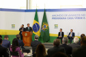O governo federal anunciou nesta quarta-feira (15) mudanças nas diretrizes do programa Casa Verde e Amarela que deverão facilitar a aquisição de casa própria pela população de todo o País e em especial do Paraná, que possui a maior parceria vigente em habitação com a União. O evento em que foram apresentados os detalhes foi realizado em Brasília e teve a participação do vice-governador Darci Piana e do diretor-presidente da Cohapar, Jorge Lange. Foto: Camila Tonett