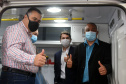 O município de Adrianópolis recebeu uma ambulância de suporte básico, para reforço do Serviço de Atendimento Móvel de Urgência (Samu). O veículo no valor de R$ 161,5 mil foi entregue nesta quarta-feira (15) pelo secretário de Estado da Saúde, Beto Preto.  -  Curitiba, 15/09/2021  -  Foto: Américo Antonio/SESA