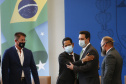 Governador Carlos Massa Ratinho Junior, assina decreto que autoriza o início da terceira e última fase do processo de transferência de gestão, com o repasse da custódia dos últimos detentos das carceragens da Polícia Civil para a gestão plena do Departamento Penitenciário do Paraná (Depen). Foto: Jonathan Campos/AEN