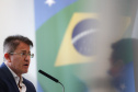 Governador Carlos Massa Ratinho Junior, assina decreto que autoriza o início da terceira e última fase do processo de transferência de gestão, com o repasse da custódia dos últimos detentos das carceragens da Polícia Civil para a gestão plena do Departamento Penitenciário do Paraná (Depen). Foto: Jonathan Campos/AEN