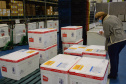 A Secretaria de Estado da Saúde (Sesa) iniciou a distribuição de mais 258.640 vacinas contra a Covid-19 nesta sexta-feira (17). São 127.390 primeiras doses (D1) e 131.250 segundas aplicações (D2). Os imunizantes fazem parte da 47ª e 51ª pauta de distribuição do Ministério da Saúde.  -  Curitiba, 17/09/2021  -  Foto: Américo Antonio/SESA