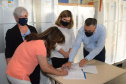 A Secretaria de Estado da Saúde (Sesa) recebeu 20 geladeiras e quatro câmaras frias, ou ultrafreezers, por meio do movimento Unidos pela Vacina. Os novos equipamentos auxiliarão no armazenamento de insumos como vacinas e medicamentos, nas 22 Regionais de Saúde. A entrega foi realizada nesta segunda-feira (20) na Coordenação de Material de Patrimônio (Comp).
Foto: Américo Antonio/SESA