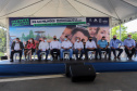 O governador Carlos Massa Ratinho Junior entrega nesta sexta-feira (24), para Inácio Martins, no Centro-Sul do Estado, 202 títulos de regularização fundiária para moradores do bairro São Roque. E tambem libera R$ 2 milhões para pavimentação de vias. 24/09/2021 - Foto: Geraldo Bubniak/AEN