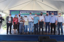 O governador Carlos Massa Ratinho Junior entrega nesta sexta-feira (24), para Inácio Martins, no Centro-Sul do Estado, 202 títulos de regularização fundiária para moradores do bairro São Roque. E tambem libera R$ 2 milhões para pavimentação de vias. 24/09/2021 - Foto: Geraldo Bubniak/AEN