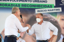 O governador Carlos Massa Ratinho Junior entrega nesta sexta-feira (24), para Inácio Martins, no Centro-Sul do Estado, 202 títulos de regularização fundiária para moradores do bairro São Roque. E tambem libera R$ 2 milhões para pavimentação de vias. Na foro o prefeito Junior Benato 24/09/2021 - Foto: Geraldo Bubniak/AEN