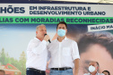 O governador Carlos Massa Ratinho Junior entrega nesta sexta-feira (24), para Inácio Martins, no Centro-Sul do Estado, 202 títulos de regularização fundiária para moradores do bairro São Roque. E tambem libera R$ 2 milhões para pavimentação de vias. Na foro o prefeito Junior Benato 24/09/2021 - Foto: Geraldo Bubniak/AEN