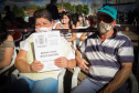 O governador Carlos Massa Ratinho Junior entrega nesta sexta-feira (24), para Inácio Martins, no Centro-Sul do Estado, 202 títulos de regularização fundiária para moradores do bairro São Roque. E tambem libera R$ 2 milhões para pavimentação de vias. 24/09/2021 - Foto: Geraldo Bubniak/AEN