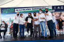 O governador Carlos Massa Ratinho Junior entrega nesta sexta-feira (24), para Inácio Martins, no Centro-Sul do Estado, 202 títulos de regularização fundiária para moradores do bairro São Roque. E tambem libera R$ 2 milhões para pavimentação de vias. 24/09/2021 - Foto: Jonathan Campos/AEN