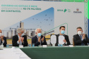 O governador Carlos Massa Ratinho Junior assina, nesta quarta-feira (29), um convênio para a liberação de R$ 176 milhões em recursos para melhorias em oito cooperativas paranaenses, por meio de crédito concedido pelo Banco Regional de Desenvolvimento do Extremo Sul (BRDE). Ele também sanciona a Lei que autoriza nova captação de recursos pelo BRDE junto ao Novo Banco de Desenvolvimento (NDB). - 29/09/2021 - Foto: Geraldo Bubniak/AEN