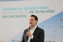 O governador Carlos Massa Ratinho Junior assina, nesta quarta-feira (29), um convênio para a liberação de R$ 176 milhões em recursos para melhorias em oito cooperativas paranaenses, por meio de crédito concedido pelo Banco Regional de Desenvolvimento do Extremo Sul (BRDE). Ele também sanciona a Lei que autoriza nova captação de recursos pelo BRDE junto ao Novo Banco de Desenvolvimento (NDB). - 29/09/2021 - Foto: Geraldo Bubniak/AEN