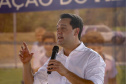 O governador Carlos Massa Ratinho Junior participou nesta quinta-feira (30), em Rolândia, na Região Norte, da inauguração de duas unidades do Meu Campinho, um dos principais programas de esporte e lazer do Governo do Estado. Ele anunciou  também a liberação de R$ 1.799.678,06 para a retomada da construção de um novo Centro Municipal de Educação Infantil (CMEI). 
Foto Gilson Abreu/AEN