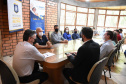 O diretor de Mercado da Fomento Paraná, Vinicius Rocha, e o prefeito de Francisco Beltrão, Cleber Fontana, assinaram nesta quinta, 30, o primeiro contrato de financiamento de operação de microcrédito do Programa Juros Zero de Francisco Beltrão. -  Curitiba, 30/09/2021  -  Foto: Claudinei Del Cielo/Prefeitura de Francisco Beltrão
