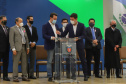 O governador Carlos Massa Ratinho Junior sanciona nesta segunda-feira (4) a lei que institui o homeschooling. O texto aprovado pela Assembleia Legislativa regulamenta o ensino domiciliar, sob o encargo dos pais ou responsáveis, com supervisão e avaliação periódica da aprendizagem por órgãos de ensino. A prática não é obrigatória. Os pais poderão optar entre o ensino escolar tradicional ou o domiciliar.    - 04/10/2021 - Foto: Geraldo Bubniak/AEN