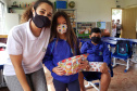 A Portos do Paraná deu início nesta semana, em parceria com a Superintendência Geral de Ação Solidária, à distribuição de brinquedos às crianças matriculadas nas escolas municipais das comunidades isoladas de Paranaguá e Antonina. Foto: Pierpaolo Nota/Portos do Paraná