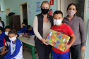 A Portos do Paraná deu início nesta semana, em parceria com a Superintendência Geral de Ação Solidária, à distribuição de brinquedos às crianças matriculadas nas escolas municipais das comunidades isoladas de Paranaguá e Antonina. Foto: Pierpaolo Nota/Portos do Paraná
