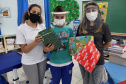 A Portos do Paraná deu início nesta semana, em parceria com a Superintendência Geral de Ação Solidária, à distribuição de brinquedos às crianças matriculadas nas escolas municipais das comunidades isoladas de Paranaguá e Antonina. Foto: Pierpaolo Nota/Portos do Paraná
