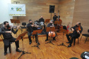 Cerimônia de aniversário reúne ex-reitores para plantio da 50ª árvore símbolo da UEL. Foto: UEL