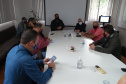 106 municípios registraram interesse em participar da doação de equipamentos e veículospesados realizada pelo Departamento de Estradas de Rodagem do Paraná (DER/PR) nestaquinta-feira (07). Ao todo foram 86 itens doados, como caminhões basculantes,motoniveladora, rolo compactador, escavadeira hidráulica, semirreboque, máquina de pinturae cavalo mecânico, entre outros, divididos em 31 lotes nas regionais do departamento. -  Curitiba, 08/10/2021  -  Foto: DER
