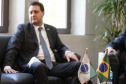O Paraná terá um escritório fixo para a captação de investimentos e negócios internacionais em Dubai, nos Emirados Árabes Unidos. A decisão foi formalizada nesta quarta-feira (13) pelo governador Carlos Massa Ratinho Junior e o presidente da Federação das Indústrias do Estado do Paraná (Fiep), Carlos Valter  -  Dubai, 13/10/2021  -  Foto: Governo do Paraná