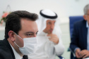O Paraná terá um escritório fixo para a captação de investimentos e negócios internacionais em Dubai, nos Emirados Árabes Unidos. A decisão foi formalizada nesta quarta-feira (13) pelo governador Carlos Massa Ratinho Junior e o presidente da Federação das Indústrias do Estado do Paraná (Fiep), Carlos Valter  -  Dubai, 13/10/2021  -  Foto: Governo do Paraná