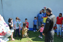 Servidores do Departamento Penitenciário do Paraná organizaram uma campanha para arrecadação de doces e brinquedos que foram entregues nesta quarta-feira (13), a crianças do Centro Municipal de Educação Infantil Ana Maria, em Piraquara, na Região Metropolitana de Curitiba. Além dos presentes, uma apresentação com cães que atuam no sistema prisional alegrou a tarde da criançada.  -  Curitiba, 14/10/2021 - Foto: DEPEN/PR
