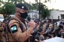 Centenas de viaturas e 1,5 mil policiais militares a mais do efetivo já aplicado rotineiramente, foram às ruas neste sábado (16/10) em todo o Paraná para inibir crimes e reforçar o patrulhamento em aéreas comerciais e residenciais do estado pela operação Fecha Quartel II