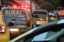 Centenas de viaturas e 1,5 mil policiais militares a mais do efetivo já aplicado rotineiramente, foram às ruas neste sábado (16/10) em todo o Paraná para inibir crimes e reforçar o patrulhamento em aéreas comerciais e residenciais do estado pela operação Fecha Quartel II. - Rolância, 16/10/2021 - Foto: Soldado Adilson Voinaski Afonso