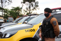 Centenas de viaturas e 1,5 mil policiais militares a mais do efetivo já aplicado rotineiramente, foram às ruas neste sábado (16/10) em todo o Paraná para inibir crimes e reforçar o patrulhamento em aéreas comerciais e residenciais do estado pela operação Fecha Quartel II. -  Curitiba, 16/10/2021 - Foto: PMPR