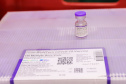 Um novo carregamento com 318.240 doses de vacinas contra a Covid-19 chega no Centro de Medicamentos do Paraná (Cemepar), em Curitiba, na noite desta terça-feira (19).   Desse total, 228.150 doses  Pfizer/BioNTech  são exclusivas para a população de 12 a 17 anos, sem comorbidades ou pertencentes a grupos prioritários.Foto: Geraldo Bubniak/AEN