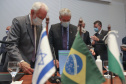 O vice governador Darci Piana recebe  nesta quarta-feira  (20), o embaixador do Estado de Israel, Daniel Zohar-Zonshine. Paraná e Estado de Israel discutem cooperação  para intercâmbio de experiência em tecnologia agricolas. Curitiba, 20/10/2021 -  Foto: Geraldo Bubniak/AEN