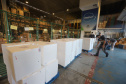 Um novo carregamento  555.750 imunizantes da Pfizer/BioNTech   contra a Covid-19 chegam no Centro de Medicamentos do Paraná (Cemepar), em Curitiba, na nesta sexta-feira (22).  Foto: Geraldo Bubniak/AEN