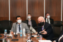 O vice-governador Darci Piana recebeu nesta sexta-feira (22) o embaixador da Costa Rica no Brasil, Norman Lizano Ortiz, e uma comitiva daquele país da América Central, para discutir possibilidades de intensificar relacionamento e trocas comerciais. O encontro foi realizado no Palácio Iguaçu.Foto: Camila Tonett