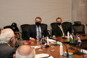 O vice-governador Darci Piana recebeu nesta sexta-feira (22) o embaixador da Costa Rica no Brasil, Norman Lizano Ortiz, e uma comitiva daquele país da América Central, para discutir possibilidades de intensificar relacionamento e trocas comerciais. O encontro foi realizado no Palácio Iguaçu.Foto: Camila Tonett