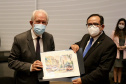 O vice-governador Darci Piana recebeu nesta sexta-feira (22) o embaixador da Costa Rica no Brasil, Norman Lizano Ortiz, e uma comitiva daquele país da América Central, para discutir possibilidades de intensificar relacionamento e trocas comerciais. O encontro foi realizado no Palácio Iguaçu.Foto: Camila Tonett
