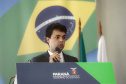 O advogado André Ribeiro Giamberardino tomou posse nesta segunda-feira (25) como novo Defensor Público-Geral do Paraná. Com mandato de dois anos, ele substitui a Eduardo Abraão, que ocupou o posto a partir de 2013. A cerimônia de transferência de cargo ocorreu no Palácio Iguaçu e contou com a presença do governador Carlos Massa Ratinho Junior. Foto: Jonathan Campos/AEN