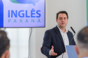O governador Carlos Massa Ratinho Junior lança nesta terça-feira (26) o programa Inglês Paraná, acompanhado do secretário da Educação e do Esporte, Renato Feder. Trata-se de um projeto inovador e dinâmico, com foco no processo de aprendizagem dos estudantes, considerando as suas necessidades, ao mesmo tempo em que favorece o desenvolvimento das habilidades de escuta e oralidade, essenciais para aprender a Língua Inglesa. - 26/10/2021 - Foto: Geraldo Bubniak/AEN