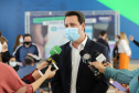 O governador Carlos Massa Ratinho Junior lança nesta terça-feira (26) o programa Inglês Paraná, acompanhado do secretário da Educação e do Esporte, Renato Feder. Trata-se de um projeto inovador e dinâmico, com foco no processo de aprendizagem dos estudantes, considerando as suas necessidades, ao mesmo tempo em que favorece o desenvolvimento das habilidades de escuta e oralidade, essenciais para aprender a Língua Inglesa. - 26/10/2021 - Foto: Geraldo Bubniak/AEN