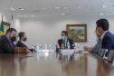 Governador Carlos Massa Ratinho Junior, recebe o embaixador do Paraguai no Brasil, Juan Ángel Delgadillo, e também o cônsul geral do Paraguai no Paraná, Carlos Fleitas Rodriguez -  Curitiba, 26/10/2021 - Foto Gilson Abreu/AEN